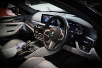 USED 2020 70 BMW M5 4.4 M5 COMPETITION 4d 617 BHP HEAD UP DISPLAY, HARMAN KARDON SOUND, GESTURE CONTROL, HEATED FRONT AND REAR SEATS, 360 CAMERA, WIRELESS CHARGING AND MORE