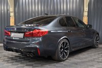 USED 2020 70 BMW M5 4.4 M5 COMPETITION 4d 617 BHP HEAD UP DISPLAY, HARMAN KARDON SOUND, GESTURE CONTROL, HEATED FRONT AND REAR SEATS, 360 CAMERA, WIRELESS CHARGING AND MORE