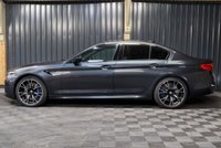USED 2020 70 BMW M5 4.4 M5 COMPETITION 4d 617 BHP HEAD UP DISPLAY, HARMAN KARDON SOUND, GESTURE CONTROL, HEATED FRONT AND REAR SEATS, 360 CAMERA, WIRELESS CHARGING AND MORE