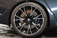 USED 2020 70 BMW M5 4.4 M5 COMPETITION 4d 617 BHP HEAD UP DISPLAY, HARMAN KARDON SOUND, GESTURE CONTROL, HEATED FRONT AND REAR SEATS, 360 CAMERA, WIRELESS CHARGING AND MORE