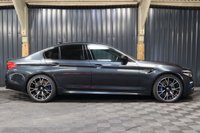 USED 2020 70 BMW M5 4.4 M5 COMPETITION 4d 617 BHP HEAD UP DISPLAY, HARMAN KARDON SOUND, GESTURE CONTROL, HEATED FRONT AND REAR SEATS, 360 CAMERA, WIRELESS CHARGING AND MORE
