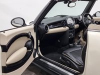 USED 2011 11 MINI CONVERTIBLE 1.6 COOPER 2d 122 BHP 5* Factory options , Striking colour combination