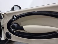 USED 2011 11 MINI CONVERTIBLE 1.6 COOPER 2d 122 BHP 5* Factory options , Striking colour combination