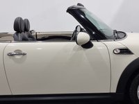 USED 2011 11 MINI CONVERTIBLE 1.6 COOPER 2d 122 BHP 5* Factory options , Striking colour combination