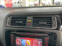 USED 2015 65 VOLKSWAGEN JETTA 2.0 GT TDI BLUEMOTION TECHNOLOGY DSG 4d 109 BHP RARE DSG WITH LEATHER & NAVIGATION
