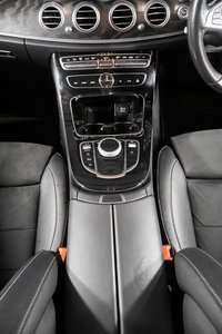 USED 2017 67 MERCEDES-BENZ E-CLASS 2.0 E 220 D AMG LINE 4d 192 BHP +AMBIENTLIGHTING+HEATED FRONTSEATS+