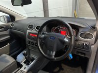 USED 2011 60 FORD FOCUS 1.6 ZETEC 5d 100 BHP Aux Input, Air Con