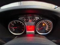 USED 2011 60 FORD FOCUS 1.6 ZETEC 5d 100 BHP Aux Input, Air Con