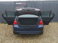 USED 2011 61 BMW 3 SERIES 2.0 318D EXCLUSIVE EDITION 4d 141 BHP &pound;30 ROAD TAX + BLACK LEATHER INTERIOR + BLUETOOTH + USB/AUX INPUTS