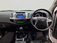 USED 2014 14 TOYOTA HI-LUX 3.0 INVINCIBLE 4X4 D-4D DCB 169 BHP Striking Pure White, Full black leather interior