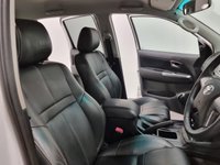 USED 2014 14 TOYOTA HI-LUX 3.0 INVINCIBLE 4X4 D-4D DCB 169 BHP Striking Pure White, Full black leather interior