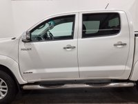 USED 2014 14 TOYOTA HI-LUX 3.0 INVINCIBLE 4X4 D-4D DCB 169 BHP Striking Pure White, Full black leather interior