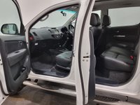 USED 2014 14 TOYOTA HI-LUX 3.0 INVINCIBLE 4X4 D-4D DCB 169 BHP Striking Pure White, Full black leather interior