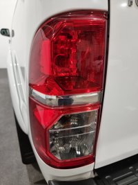 USED 2014 14 TOYOTA HI-LUX 3.0 INVINCIBLE 4X4 D-4D DCB 169 BHP Striking Pure White, Full black leather interior