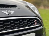 USED 2017 66 MINI HATCH COOPER 2.0 Cooper S 3dr (JCW Chili Pack / Panoramic Sunroof) JCT Kit Black Alloys Roof & Mirrors