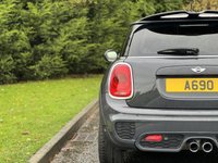 USED 2017 66 MINI HATCH COOPER 2.0 Cooper S 3dr (JCW Chili Pack / Panoramic Sunroof) JCT Kit Black Alloys Roof & Mirrors