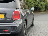 USED 2017 66 MINI HATCH COOPER 2.0 Cooper S 3dr (JCW Chili Pack / Panoramic Sunroof) JCT Kit Black Alloys Roof & Mirrors