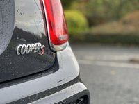 USED 2017 66 MINI HATCH COOPER 2.0 Cooper S 3dr (JCW Chili Pack / Panoramic Sunroof) JCT Kit Black Alloys Roof & Mirrors