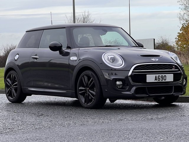 2017 66 MINI Hatch Cooper 2.0 Cooper S 3dr (JCW Chili Pack / Panoramic Sunroof)