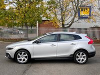 USED 2015 15 VOLVO V40 1.6 D2 CROSS COUNTRY LUX NAV 5d 113 BHP 