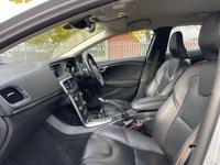 USED 2015 15 VOLVO V40 1.6 D2 CROSS COUNTRY LUX NAV 5d 113 BHP 