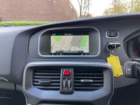 USED 2015 15 VOLVO V40 1.6 D2 CROSS COUNTRY LUX NAV 5d 113 BHP 