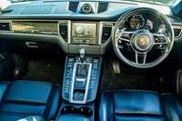 USED 2014 64 PORSCHE MACAN 3.6 TURBO PDK 5d 400 BHP PAN ROOF+ BOSE + FSH+ CARBON