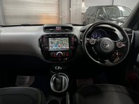 USED 2015 15 KIA SOUL 1.6 CRDI CONNECT PLUS 5d 126 BHP * ALLOY WHEELS * CLIMATE * NAVIGATION * REVERSING CAMERA *