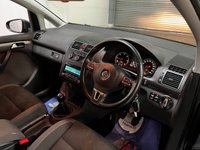 USED 2015 64 VOLKSWAGEN TOURAN 1.6 SE TDI BLUEMOTION TECHNOLOGY 5d 103 BHP * PARK SENSORS * ALLOYS *  PRIVACY * AIR CON * 7 SEATS *