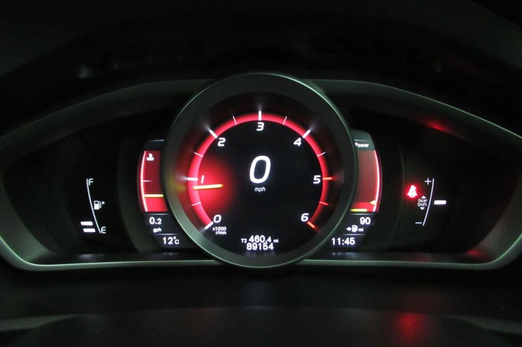 USED 2017 67 VOLVO V40 2.0 D2 R-DESIGN PRO 5d  