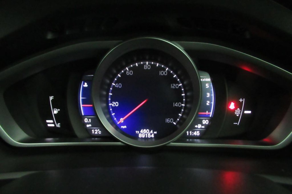 USED 2017 67 VOLVO V40 2.0 D2 R-DESIGN PRO 5d  