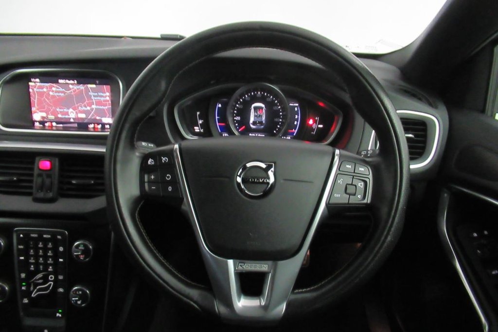 USED 2017 67 VOLVO V40 2.0 D2 R-DESIGN PRO 5d  