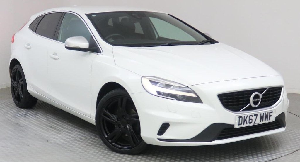 USED 2017 67 VOLVO V40 2.0 D2 R-DESIGN PRO 5d  