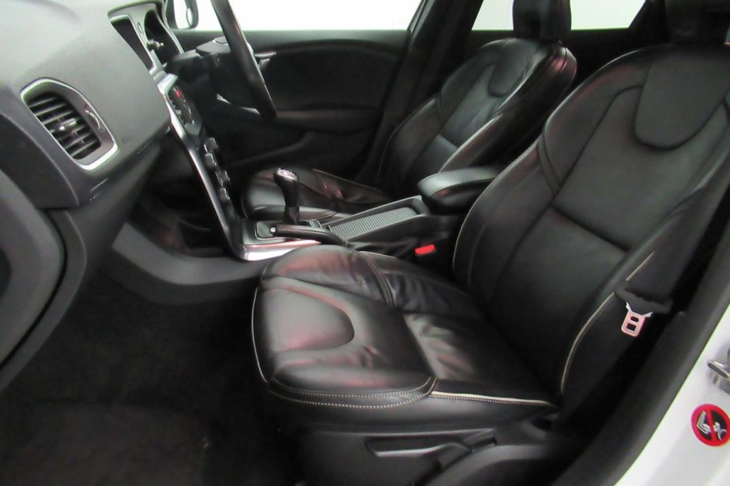 USED 2017 67 VOLVO V40 2.0 D2 R-DESIGN PRO 5d  
