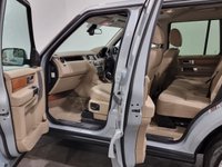 USED 2010 10 LAND ROVER DISCOVERY 3.0 4 TDV6 HSE 5d 245 BHP Striking Zermatt Slver