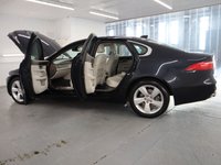 USED 2015 65 JAGUAR XF 2.0 PORTFOLIO 4d 177 BHP Celestial Black Pearl WITH IVORY LEATHER TRIM AND FULLY LOADED