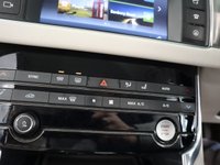 USED 2015 65 JAGUAR XF 2.0 PORTFOLIO 4d 177 BHP Celestial Black Pearl WITH IVORY LEATHER TRIM AND FULLY LOADED