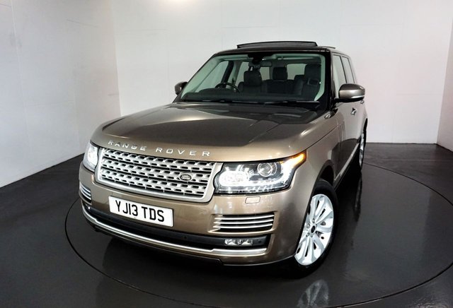 2013 13 Land Rover Range Rover 4.4 SDV8 VOGUE SE 5d-2 FORMER KEEPERS-HEATED AND COOLED FRONT SEATS-HEATED STEERING WHEEL-ELECTRIC TAILGATE-SLIDING PANORAMIC GLASS SUNROOF-MERIDIAN SOUND SYSTEM-REVERSE CAMERA-BLUETOOTH-SATNAV-DAB RADIO-REAR CLIMATE-REAR HEATED ELECTRIC SEATS-ELECTRIC DRIVERS SEAT-DUAL CLIMATE CONTROL-A GREAT EXAMPLE 