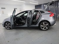USED 2015 64 VOLVO V40 2.0 D4 R-DESIGN LUX NAV 5d 187 BHP LOADS OF FACTORY EXTRAS