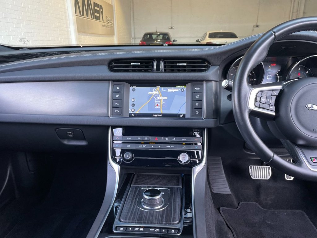 USED 2018 18 JAGUAR XF 3.0 D V6 S 4d 296 BHP 