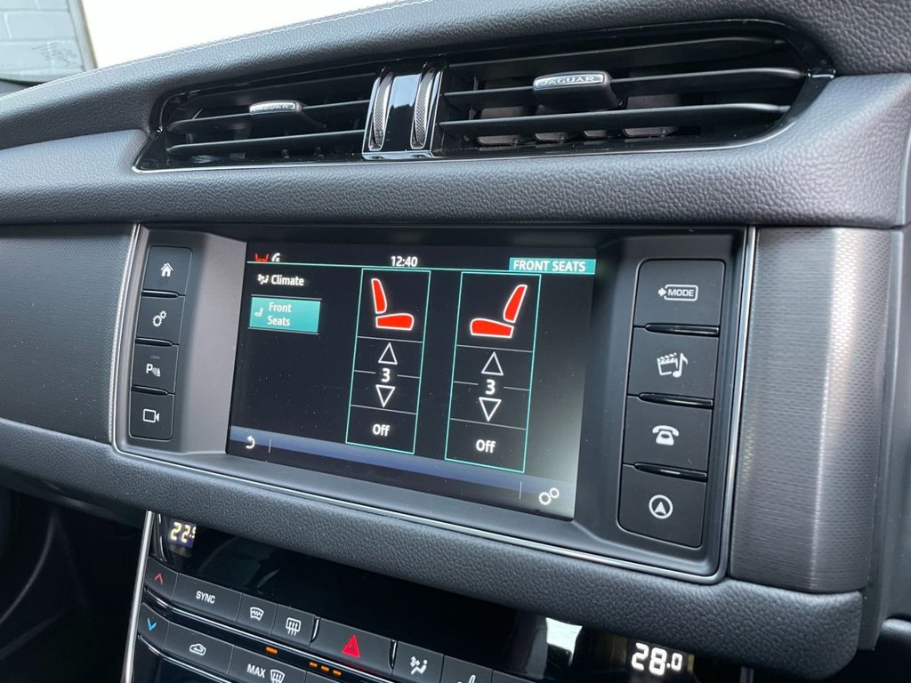 USED 2018 18 JAGUAR XF 3.0 D V6 S 4d 296 BHP 