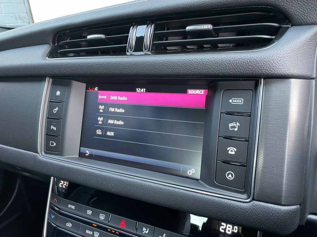 USED 2018 18 JAGUAR XF 3.0 D V6 S 4d 296 BHP 