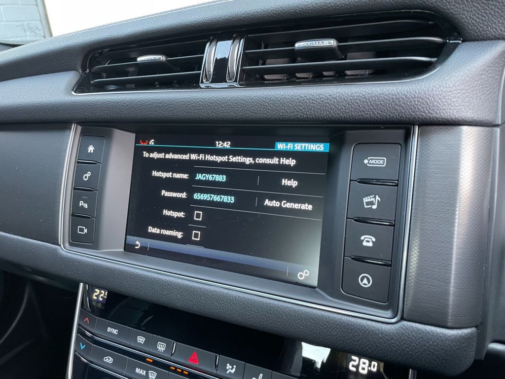 USED 2018 18 JAGUAR XF 3.0 D V6 S 4d 296 BHP 