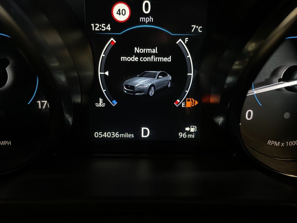 USED 2018 18 JAGUAR XF 3.0 D V6 S 4d 296 BHP 