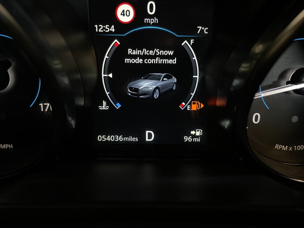 USED 2018 18 JAGUAR XF 3.0 D V6 S 4d 296 BHP 