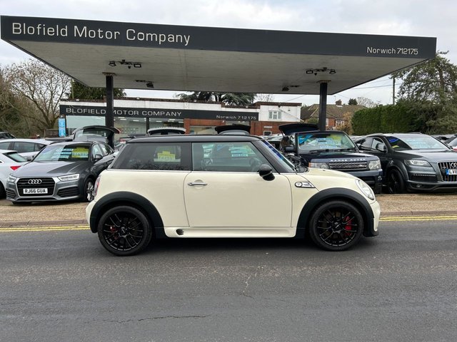 2010 MINI HATCH JOHN COOPER WORKS - Photo 4