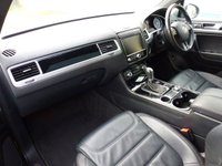 USED 2017 17 VOLKSWAGEN TOUAREG 3.0 V6 R-LINE PLUS TDI BLUEMOTION TECHNOLOGY 5d 259 BHP www.suffolkcarcentre.co.uk - Located at Reydon
