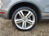 USED 2017 17 VOLKSWAGEN TOUAREG 3.0 V6 R-LINE PLUS TDI BLUEMOTION TECHNOLOGY 5d 259 BHP www.suffolkcarcentre.co.uk - Located at Reydon
