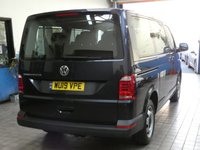 USED 2019 19 VOLKSWAGEN TRANSPORTER SHUTTLE 2.0 T32 TDI SHUTTLE S BMT 5d 101 BHP 8 SEATS AIR CON PARKING SENSORS 6 MONTHS GOLD WARRANTY