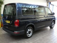 USED 2019 19 VOLKSWAGEN TRANSPORTER SHUTTLE 2.0 T32 TDI SHUTTLE S BMT 5d 101 BHP 8 SEATS AIR CON PARKING SENSORS 6 MONTHS GOLD WARRANTY